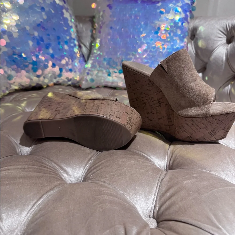 Y2K TAN SUEDE Platform Wedges - Picture 2 of 3